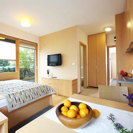 ゲストハウス アンド ルームズ ベルニック クランスカゴーラ